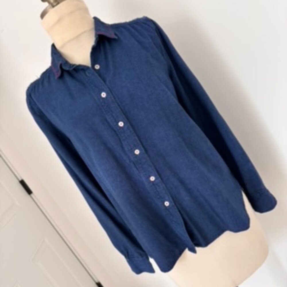 Upcycled chambray blouse with sweater embroidered back yoke - Picture 4 of 11
